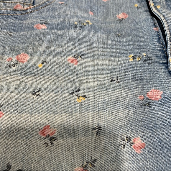 Cheeky High Waist Blue Jean Shorts Spandex Floral Cute 18 Frayed Wild Fable - Picture 3 of 15